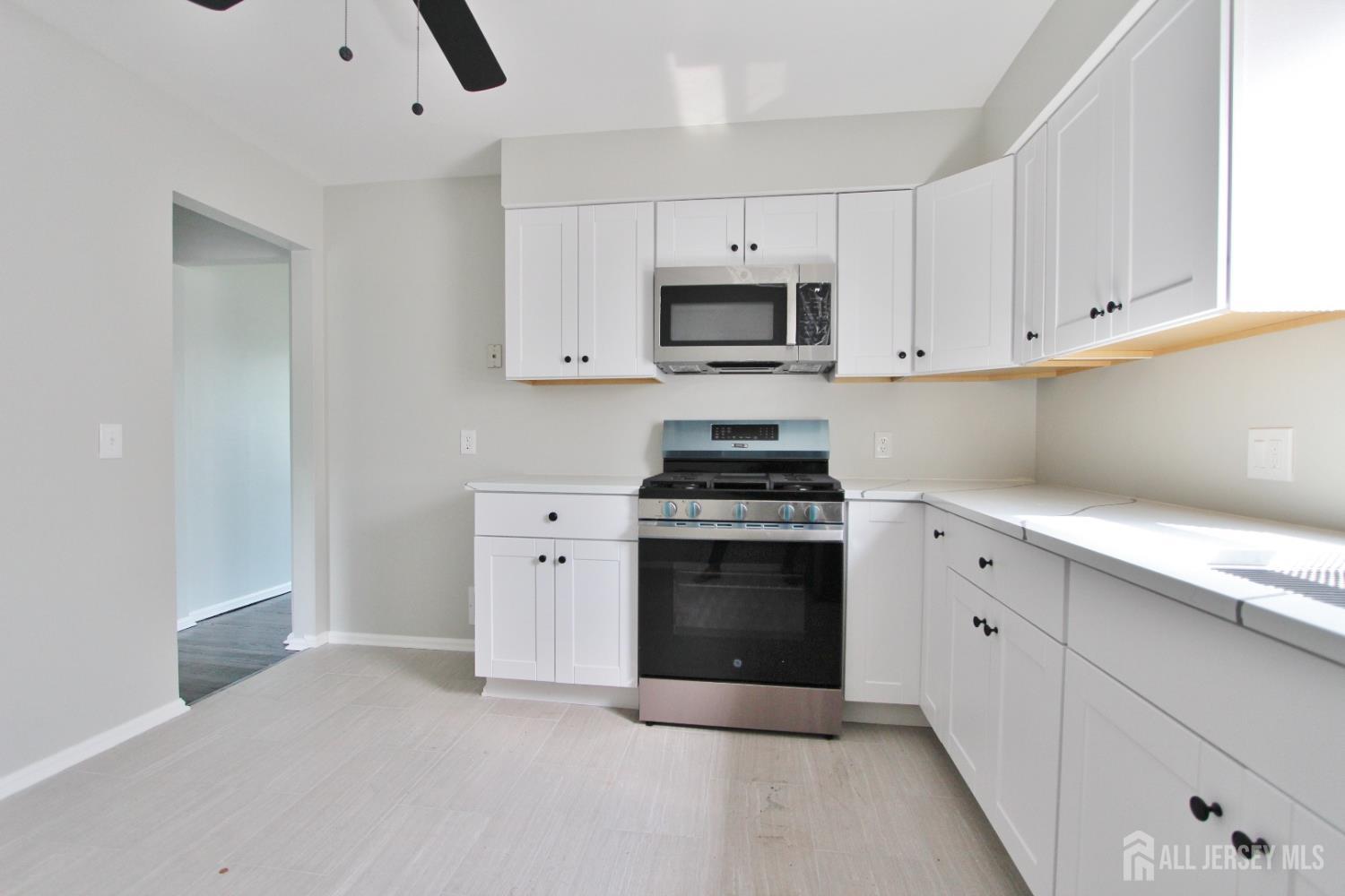 South Plainfield, New Jersey 07080, United States, 2 Bedrooms Bedrooms, ,1 BathroomBathrooms,Residential,Active,123221