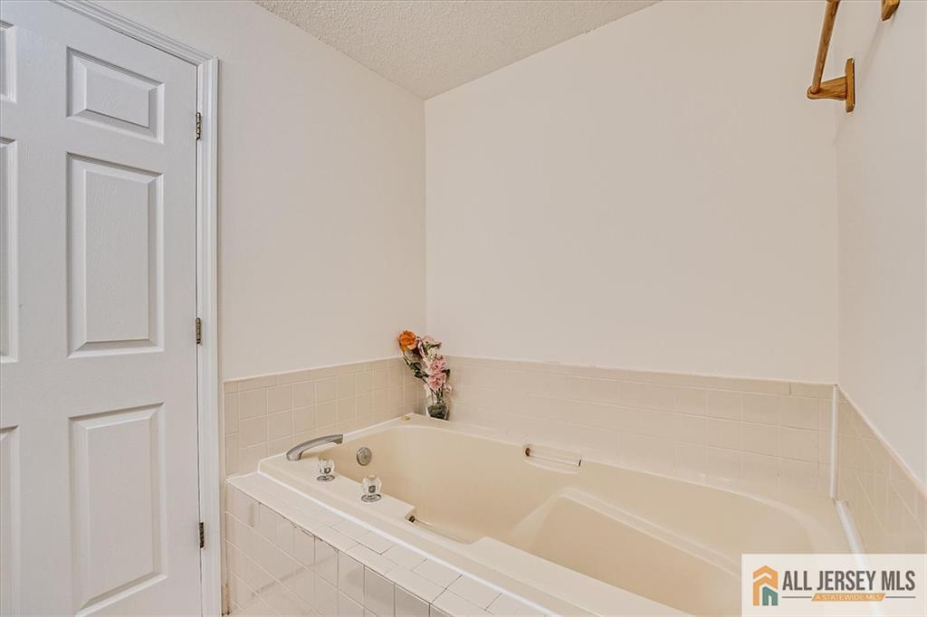32 Prestwick Way #32, Edison, New Jersey image 22