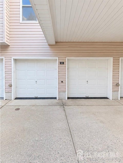 Townhouse For Rent - 524 Great Beds Court<br/> Perth Amboy, NJ 08861