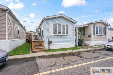 Mobile Home For Sale - 4 Jessie Lane<br/> Avenel, NJ 07001