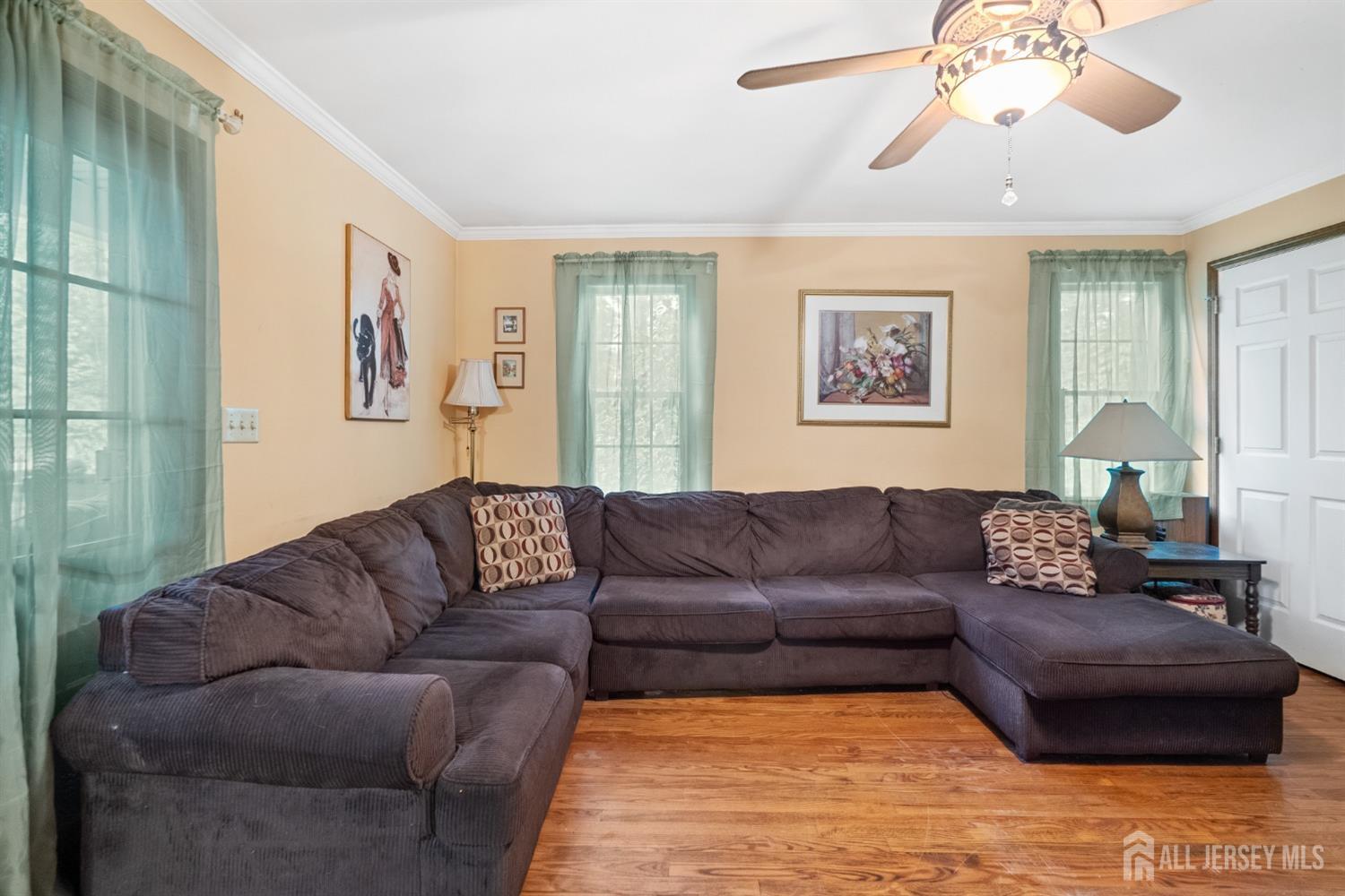 22 South Drive, East Brunswick, New Jersey image 3