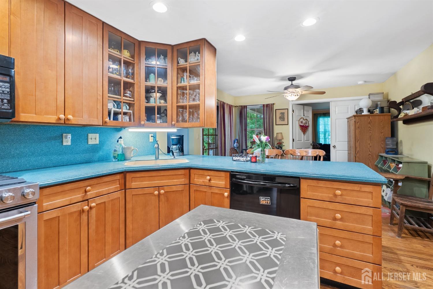 22 South Drive, East Brunswick, New Jersey image 6