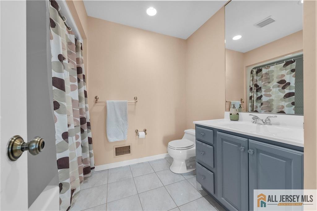 South Brunswick, New Jersey, 08852, United States, 5 Bedrooms Bedrooms, ,5 BathroomsBathrooms,Residential,Active,2025226