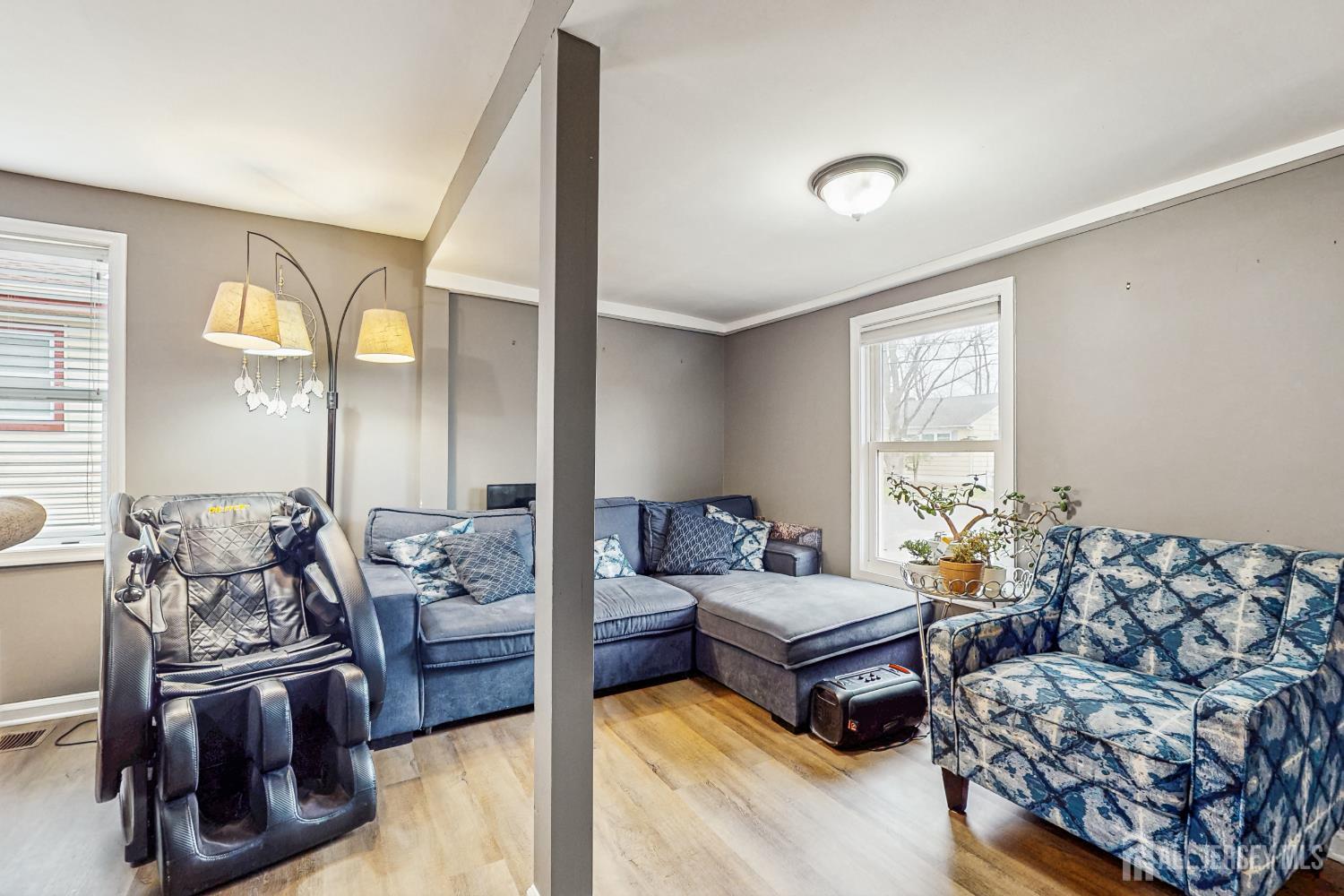 Manville, New Jersey 08835, United States, 3 Bedrooms Bedrooms, ,1 BathroomBathrooms,Residential,Active,239451