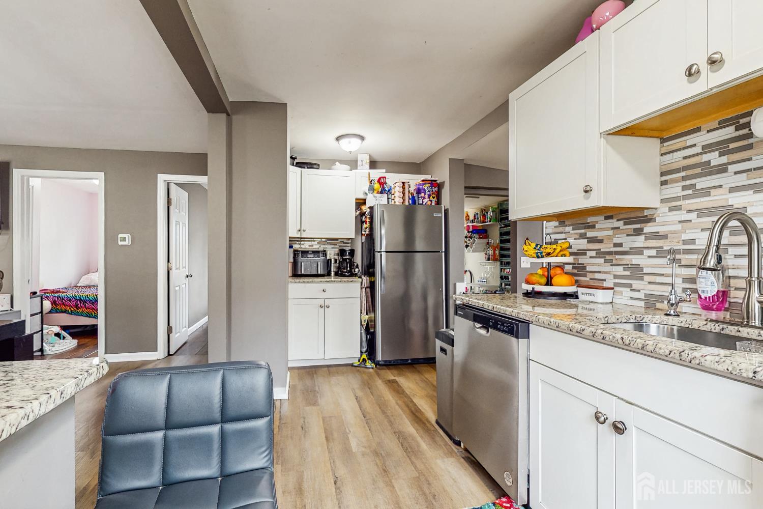 Manville, New Jersey 08835, United States, 3 Bedrooms Bedrooms, ,1 BathroomBathrooms,Residential,Active,239451