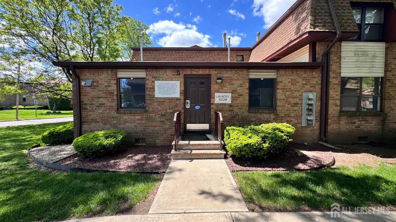 312 N Oaks Boulevard, North Brunswick, New Jersey image 7