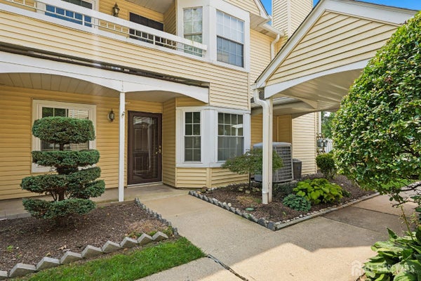 70 MILL RUN W, HIGHTSTOWN, NJ 08520 - Image 1df91ffef8167647b963449354fcb721/2830167453