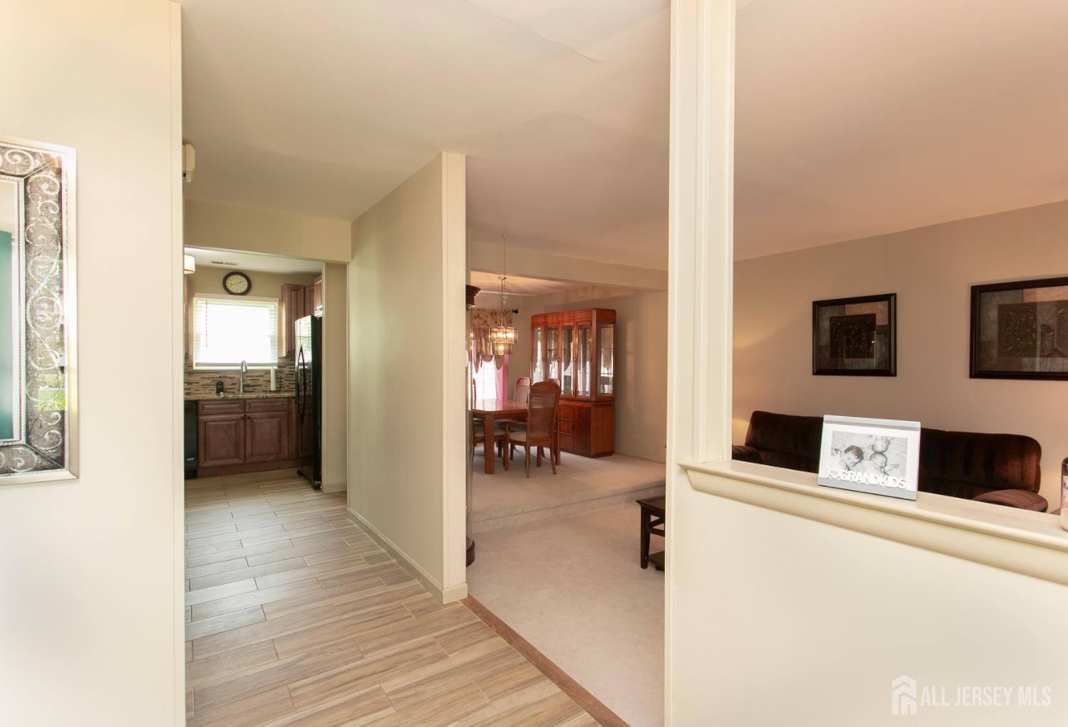 71 S Sagamore Avenue, Edison, New Jersey image 4
