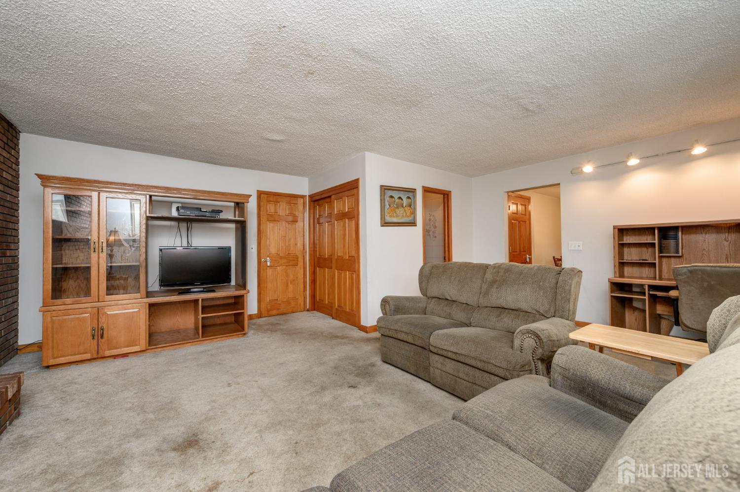 98 S Cliff Road, Colonia, New Jersey image 16