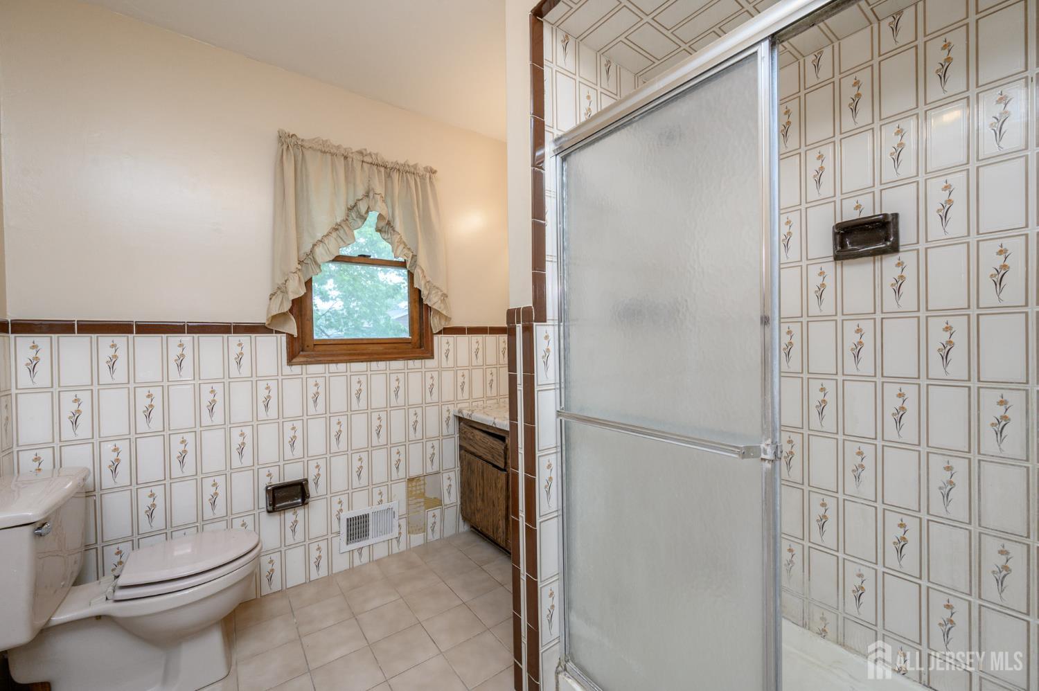 98 S Cliff Road, Colonia, New Jersey image 23