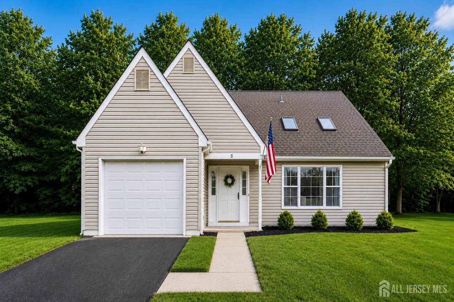 Photo 1 of 40 — 5 Chamberlain Court, Old Bridge, NJ 08857