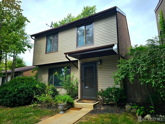 19 SHEFFIELD CT, EAST BRUNSWICK, NJ 08816 - Image 1eb4f4e2e1c31e180a4deb72aa7cb04f/2337491726