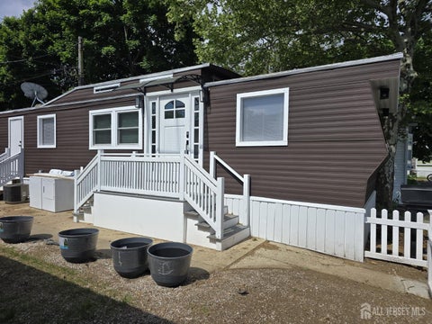 Mobile Home For Sale - 9 Monique Circle<br/> Hazlet, NJ 07730