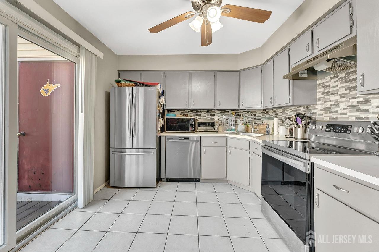 23 Telegraph Lane, Sayreville, New Jersey image 9