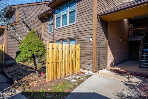 Condo For Sale - 133 Oakmont Court<br/> Middlesex County, Edison, NJ 08820