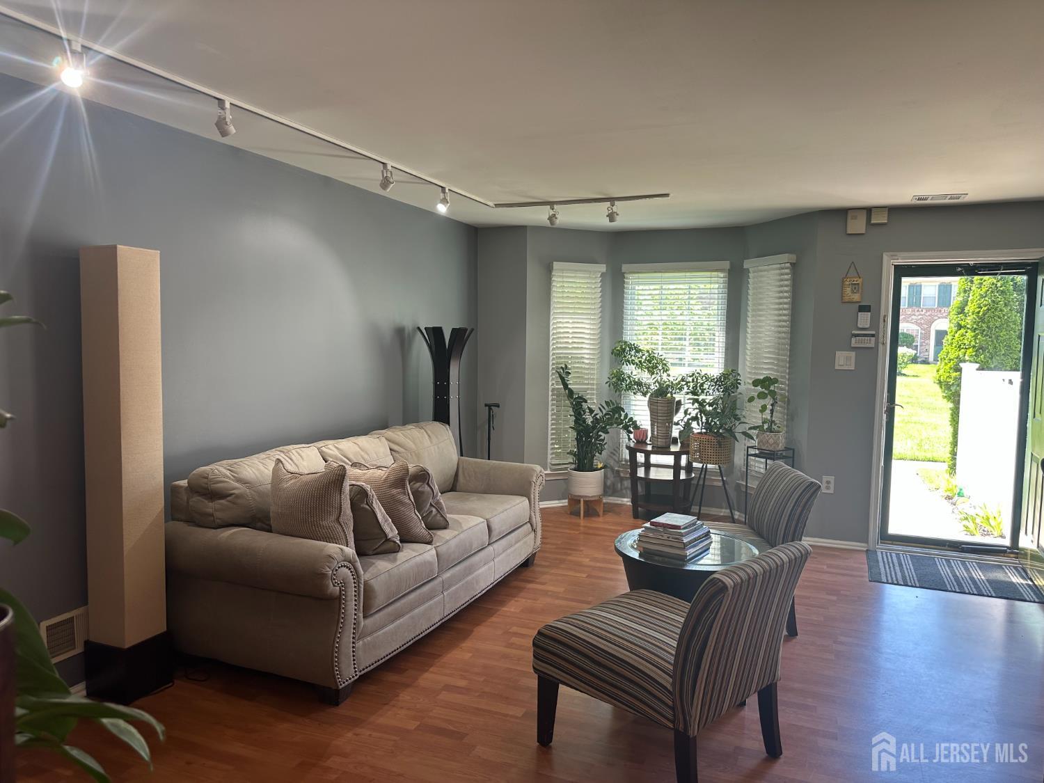 8 Bristol Drive, North Brunswick, New Jersey image 3