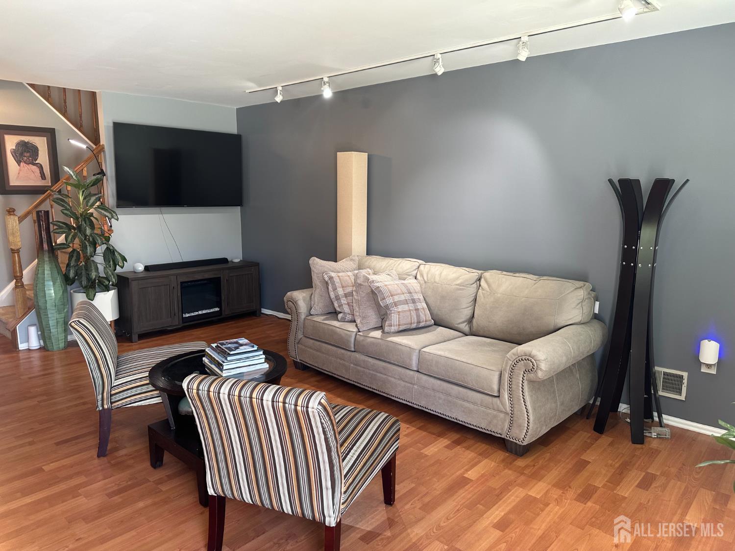 8 Bristol Drive, North Brunswick, New Jersey image 1