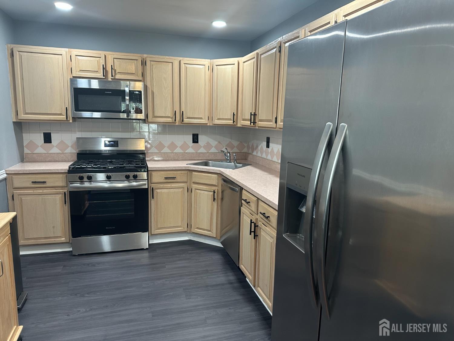 8 Bristol Drive, North Brunswick, New Jersey image 2