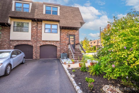 Townhouse For Sale - 6005 N Oaks Boulevard<br/> Middlesex County, North Brunswick, NJ 08902