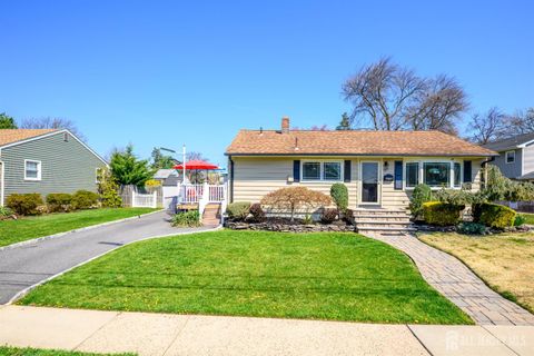 Homes For Sale - 144 Garden Terrace<br/> Edison, NJ 08817