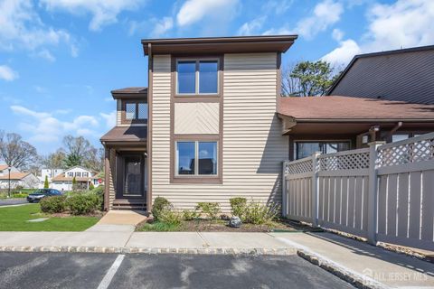 Townhouse For Sale - 1 Chelsea Court<br/> Sayreville, NJ 08859