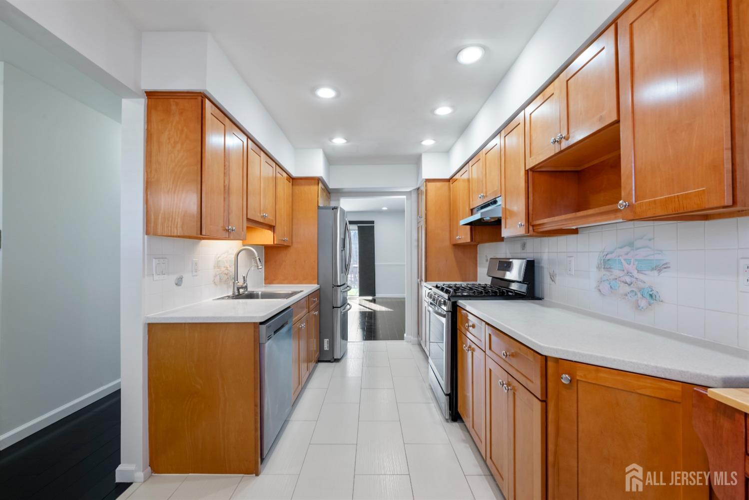 19 Dogwood Drive, Edison, New Jersey image 4