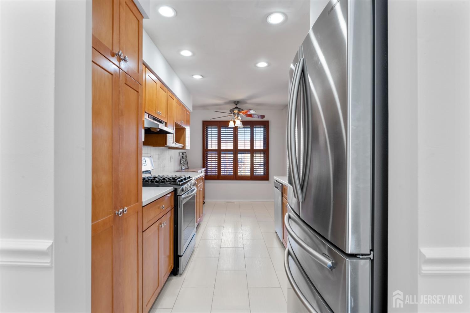 19 Dogwood Drive, Edison, New Jersey image 6