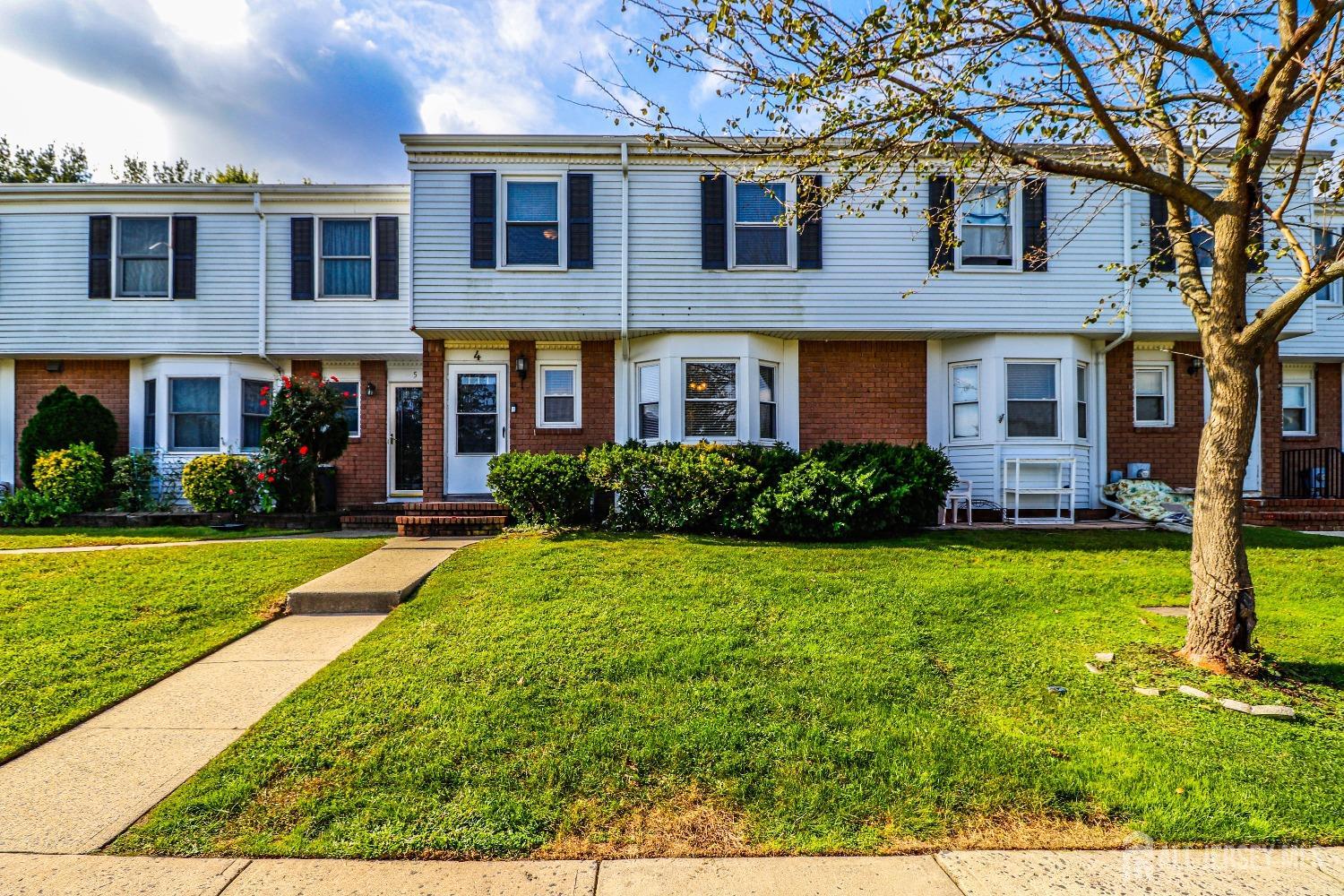 4 Dogwood Court, Sayreville, New Jersey image 1