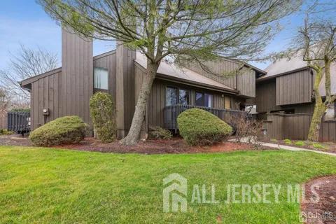 Townhouse For Rent - 232 Westgate Drive<br/> Edison, NJ 08820