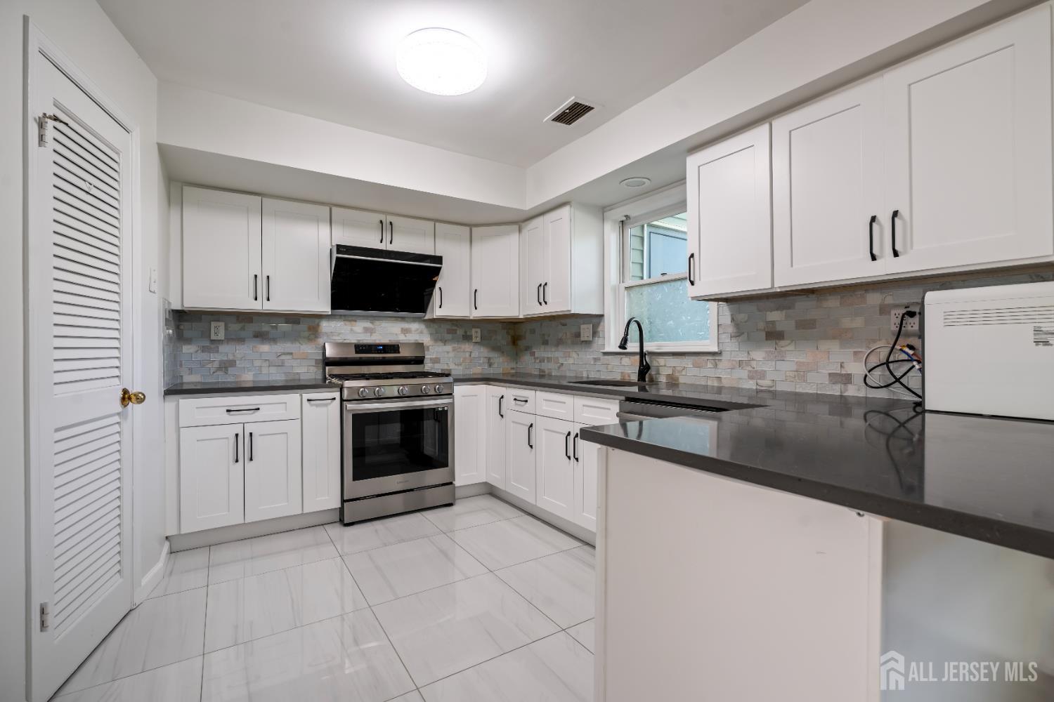 58 La Rue Lane, East Brunswick, New Jersey image 4