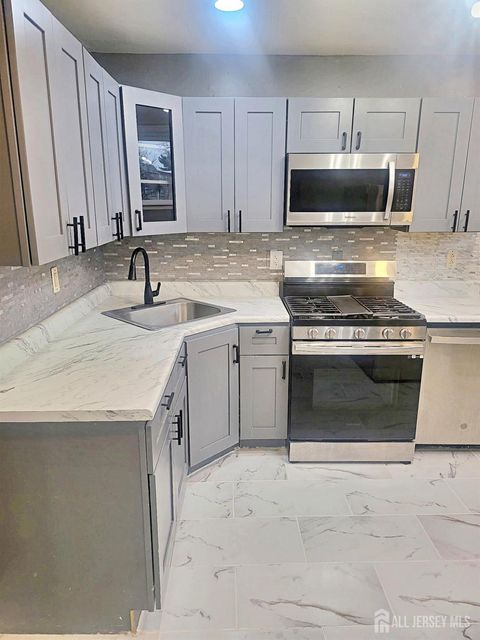 Condo For Sale - 274 College Drive<br/> Edison, NJ 08817