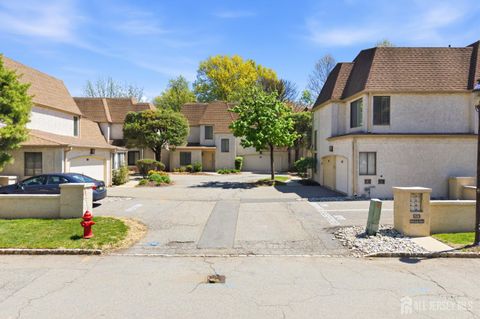 Condo For Sale - 98 Park Gate Drive<br/> Middlesex County, Edison, NJ 08820