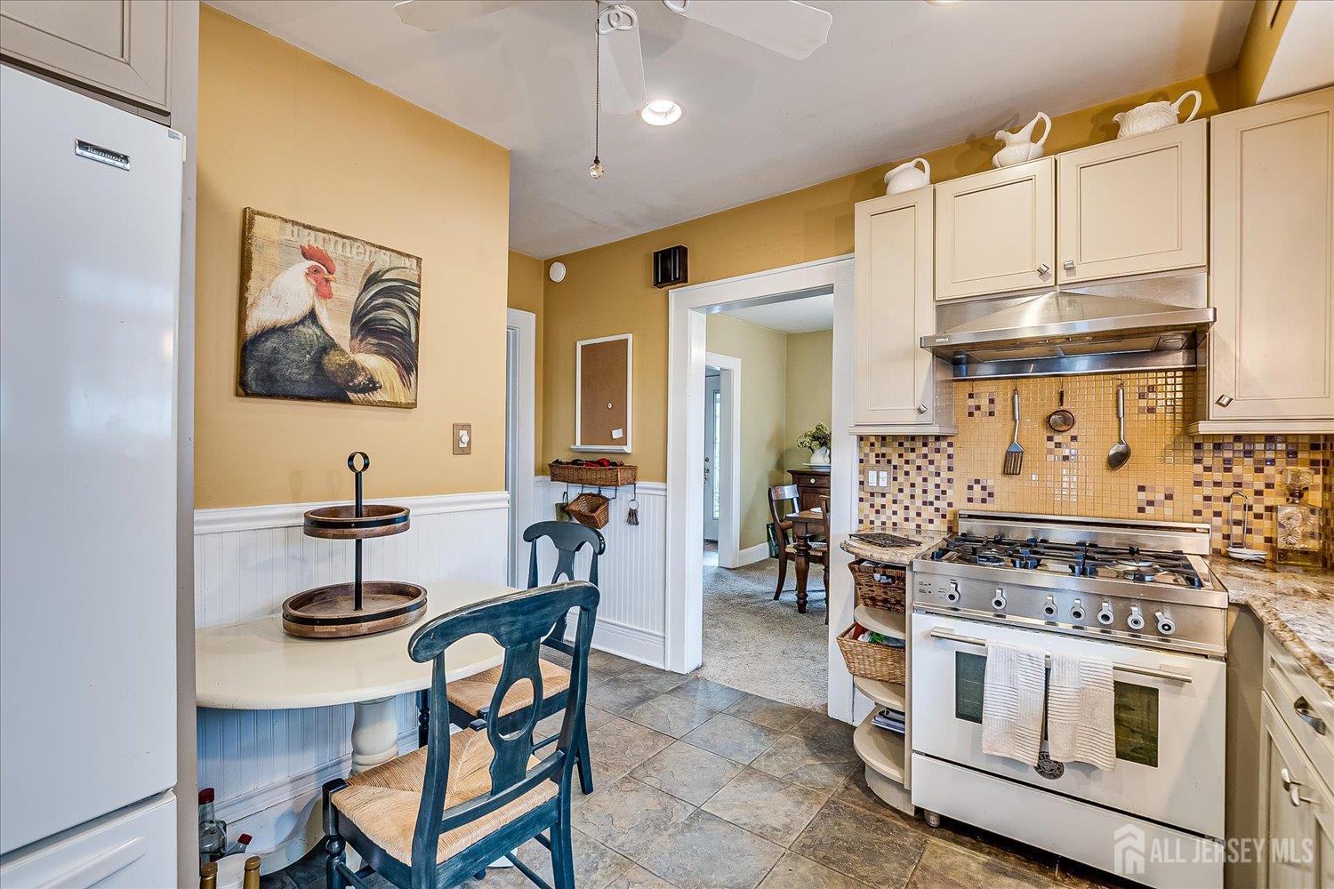 Dunellen, New Jersey 08812, United States, 4 Bedrooms Bedrooms, ,2 BathroomsBathrooms,Residential,Active,241933