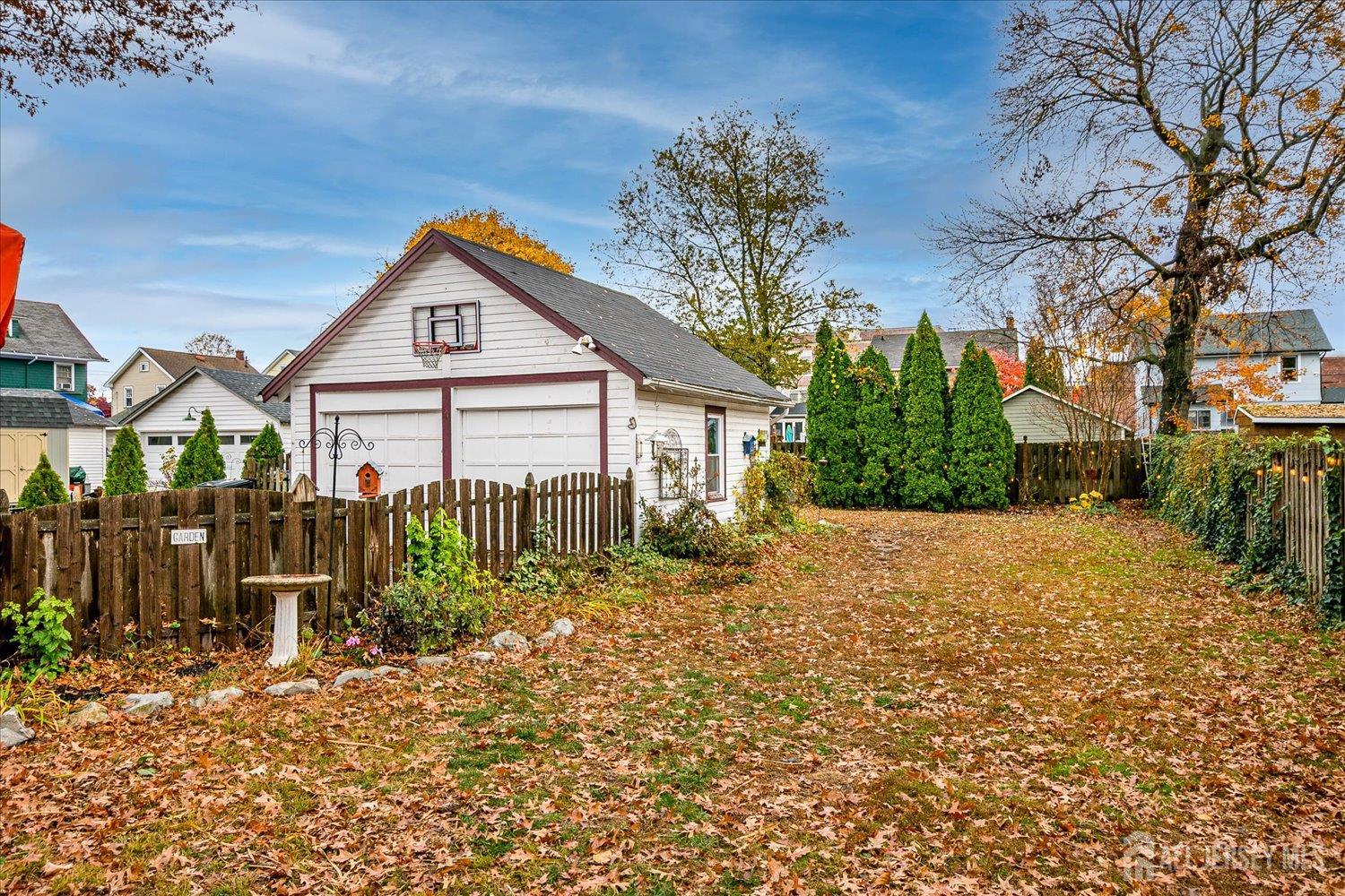 Dunellen, New Jersey 08812, United States, 4 Bedrooms Bedrooms, ,2 BathroomsBathrooms,Residential,Active,241933