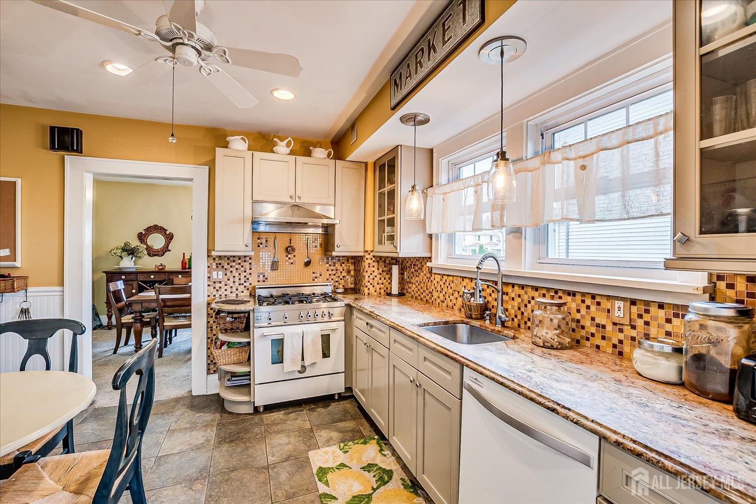 Dunellen, New Jersey 08812, United States, 4 Bedrooms Bedrooms, ,2 BathroomsBathrooms,Residential,Active,241933