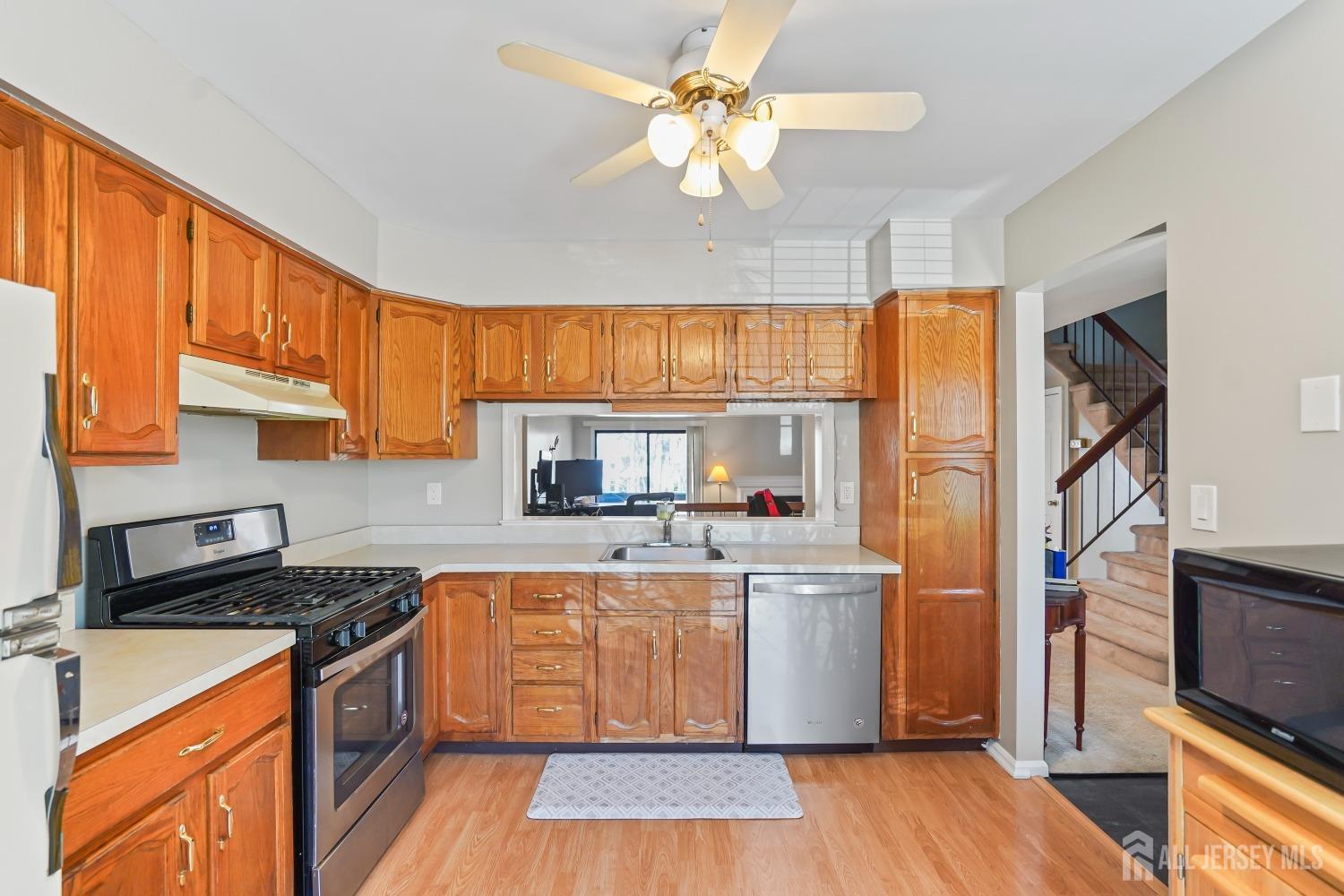 4102 Cricket Circle, Edison, New Jersey image 10