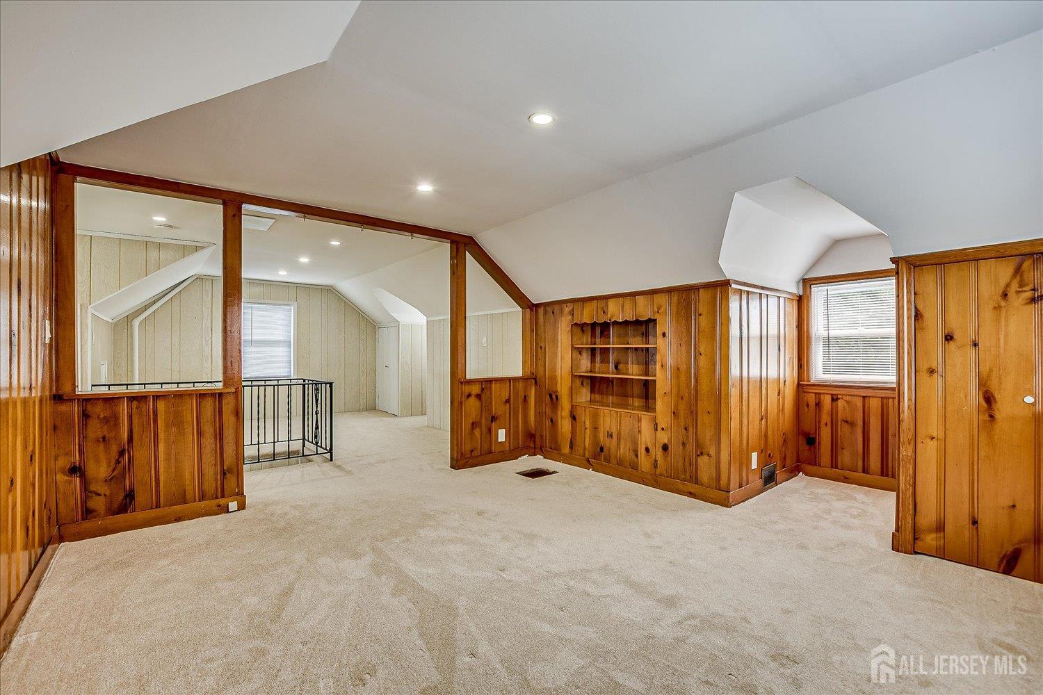 South Plainfield, New Jersey 07080, United States, 3 Bedrooms Bedrooms, ,2 BathroomsBathrooms,Residential,Pending,201367