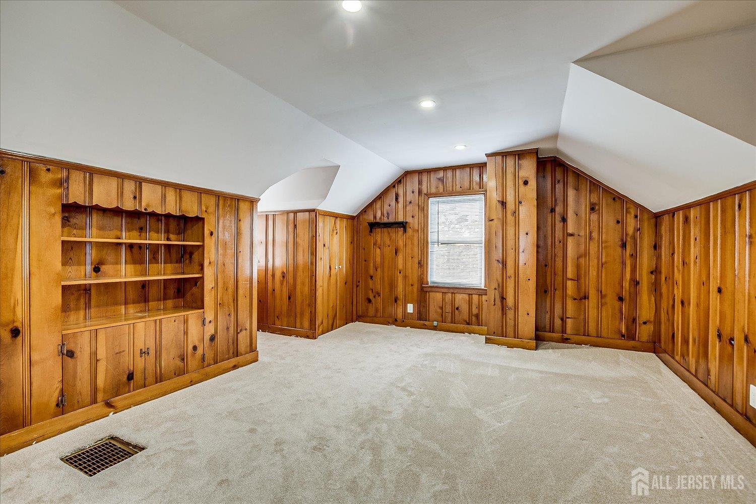 South Plainfield, New Jersey 07080, United States, 3 Bedrooms Bedrooms, ,2 BathroomsBathrooms,Residential,Pending,201367