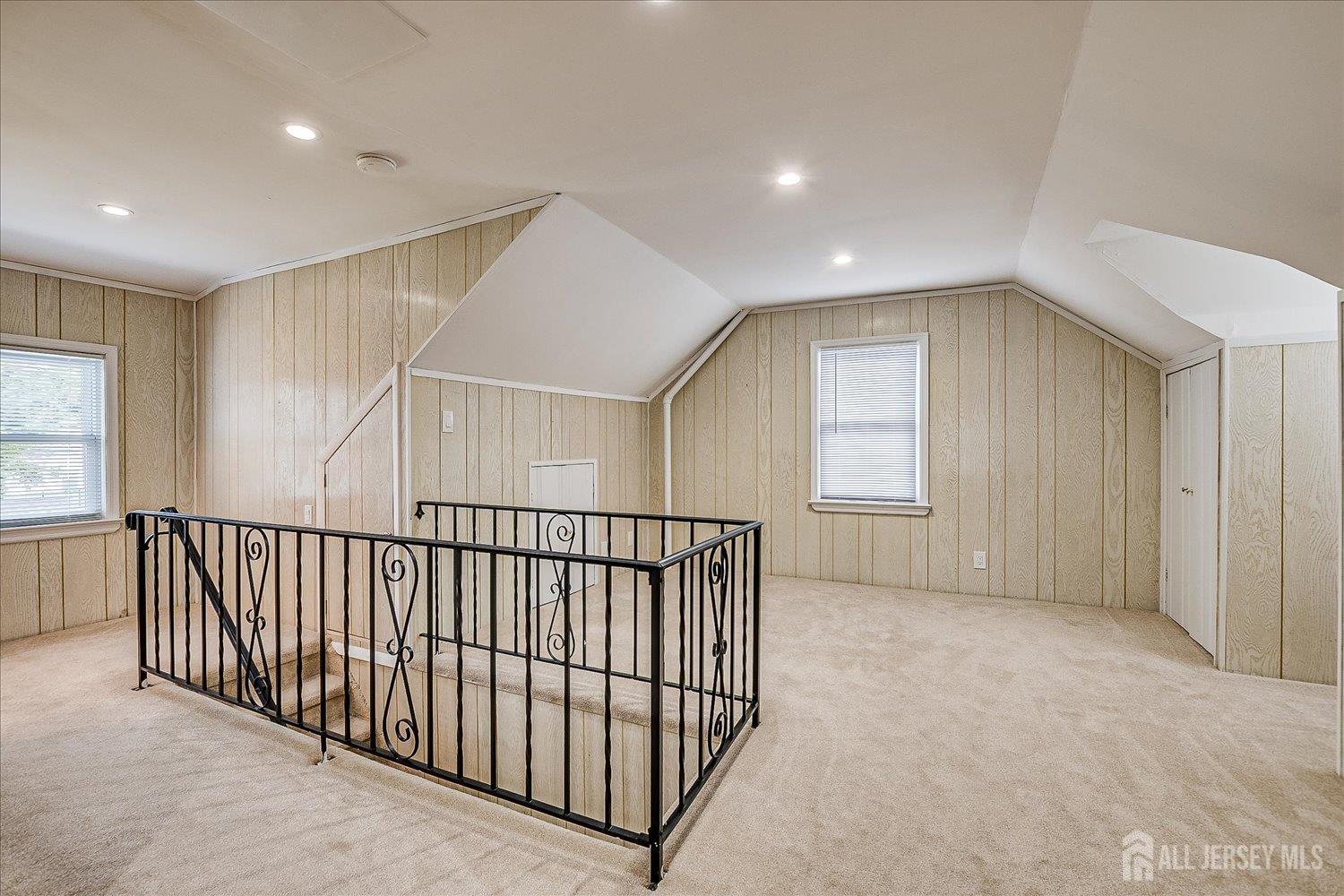 South Plainfield, New Jersey 07080, United States, 3 Bedrooms Bedrooms, ,2 BathroomsBathrooms,Residential,Pending,201367