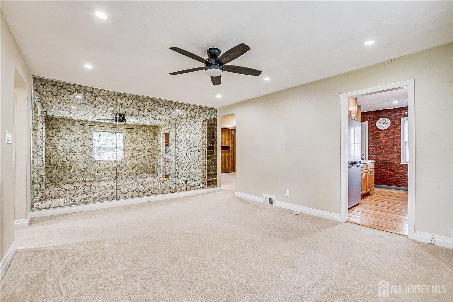 South Plainfield, New Jersey 07080, United States, 3 Bedrooms Bedrooms, ,2 BathroomsBathrooms,Residential,Pending,201367