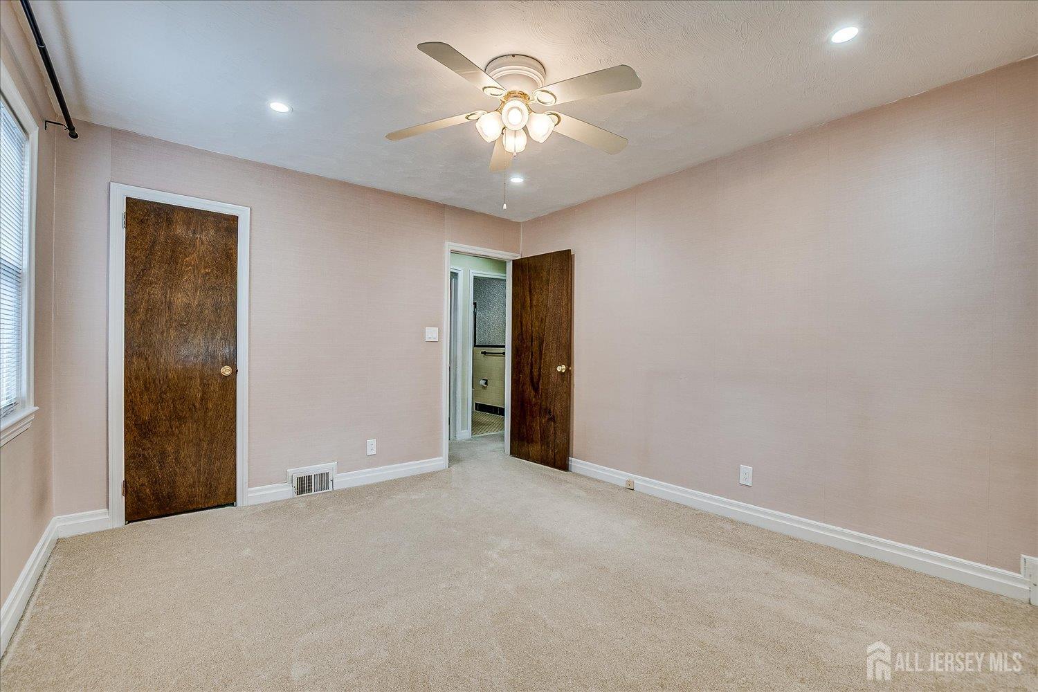 South Plainfield, New Jersey 07080, United States, 3 Bedrooms Bedrooms, ,2 BathroomsBathrooms,Residential,Pending,201367