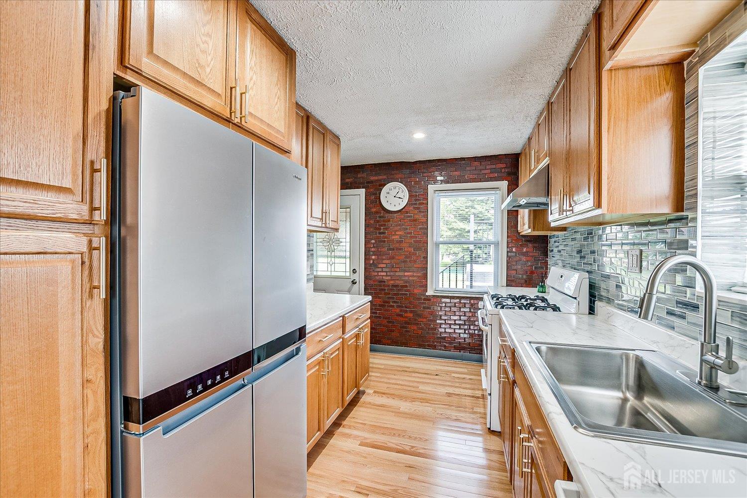 South Plainfield, New Jersey 07080, United States, 3 Bedrooms Bedrooms, ,2 BathroomsBathrooms,Residential,Pending,201367