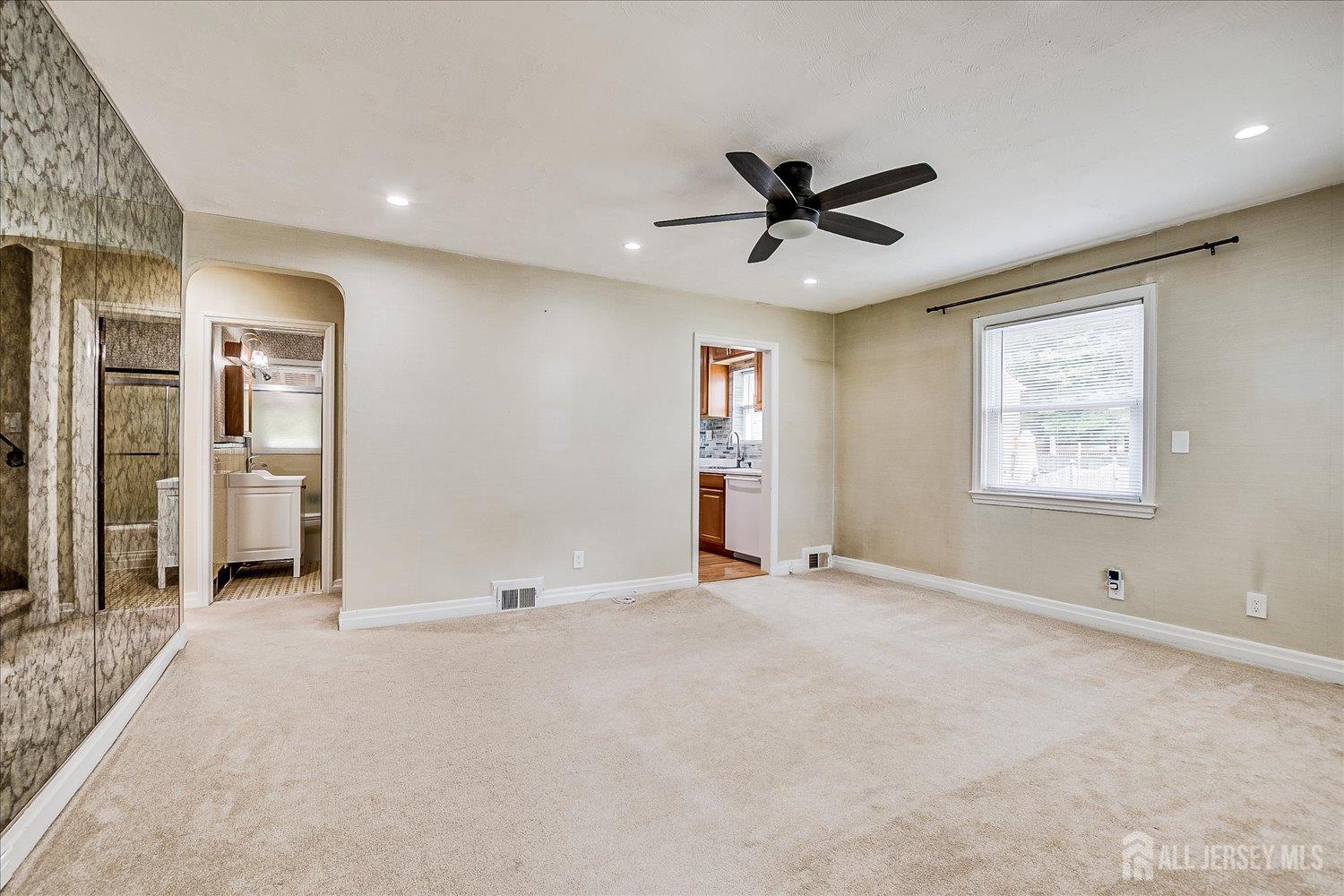 South Plainfield, New Jersey 07080, United States, 3 Bedrooms Bedrooms, ,2 BathroomsBathrooms,Residential,Pending,201367