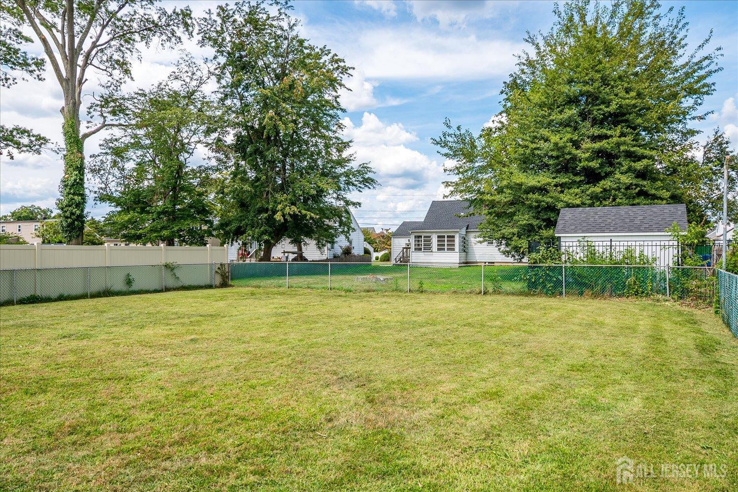 South Plainfield, New Jersey 07080, United States, 3 Bedrooms Bedrooms, ,2 BathroomsBathrooms,Residential,Pending,201367