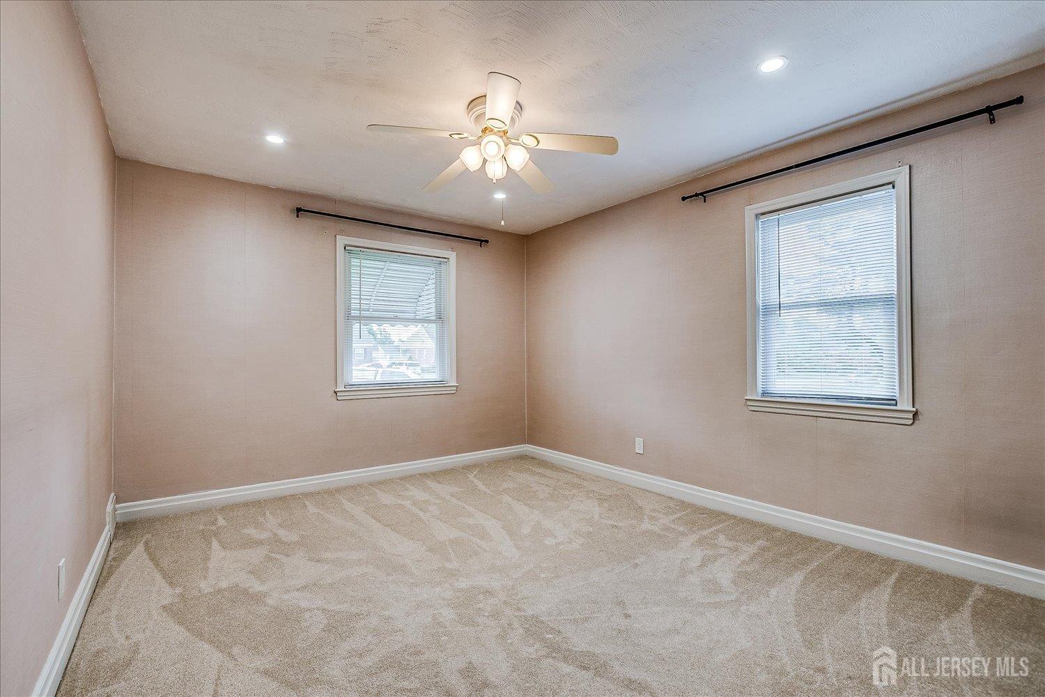 South Plainfield, New Jersey 07080, United States, 3 Bedrooms Bedrooms, ,2 BathroomsBathrooms,Residential,Pending,201367