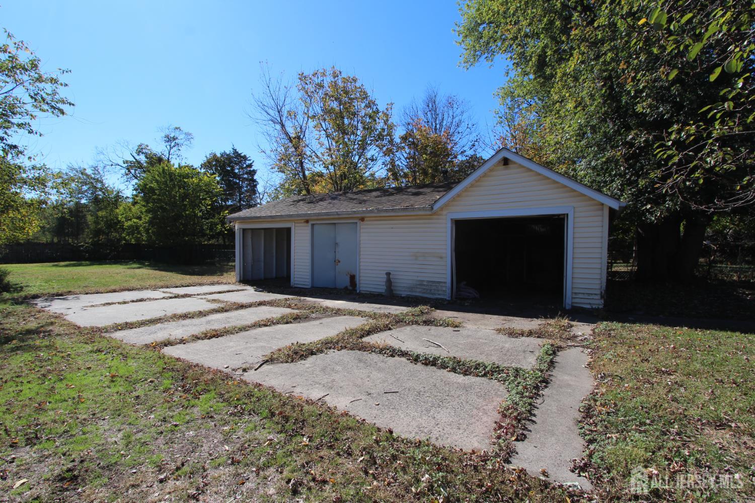 South Plainfield, New Jersey 07080, United States, 3 Bedrooms Bedrooms, ,2 BathroomsBathrooms,Residential,Active,228653