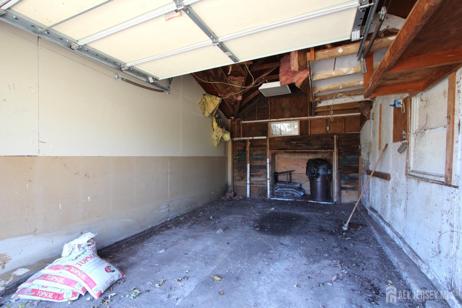 South Plainfield, New Jersey 07080, United States, 3 Bedrooms Bedrooms, ,2 BathroomsBathrooms,Residential,Active,228653