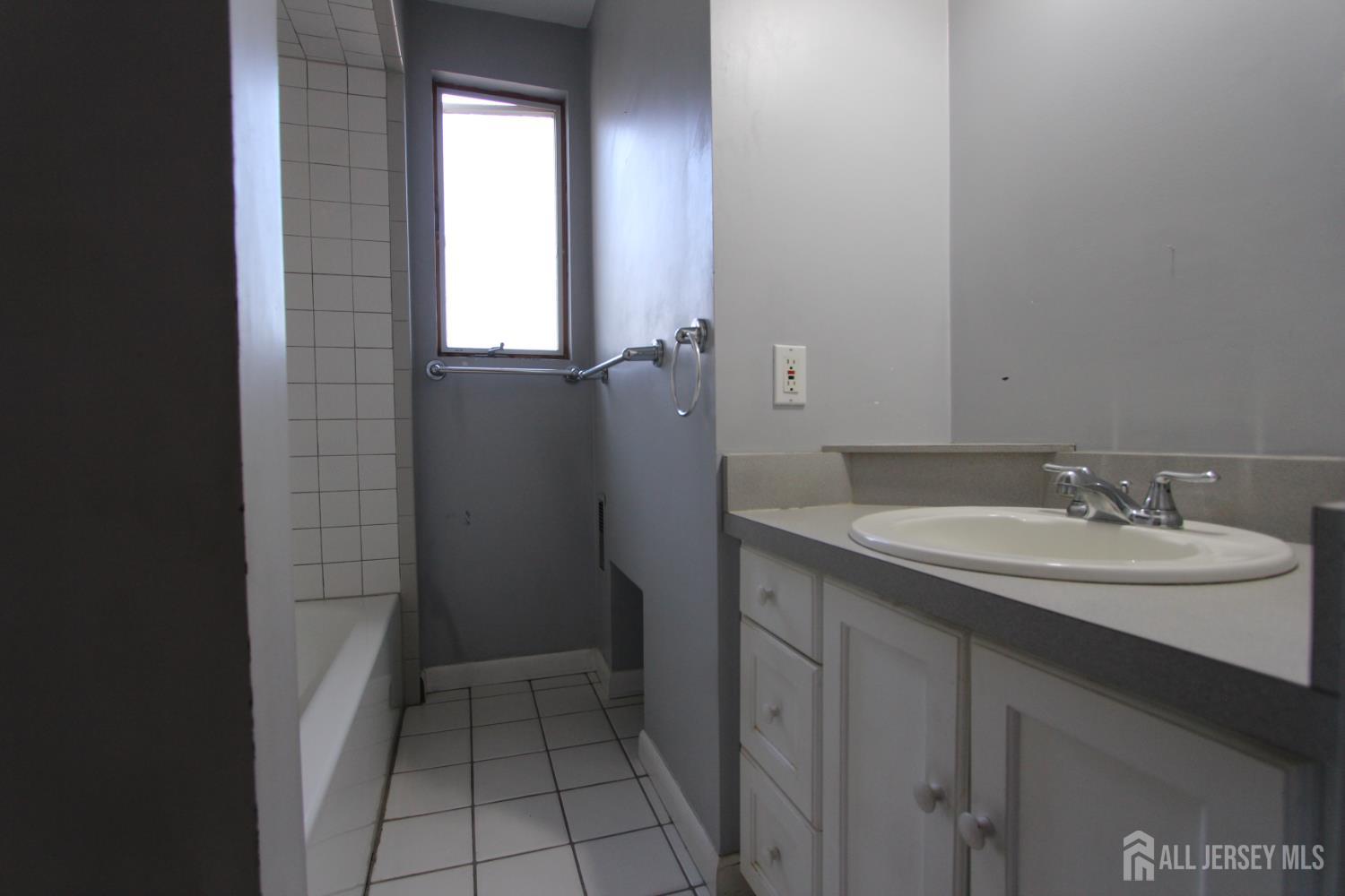 South Plainfield, New Jersey 07080, United States, 3 Bedrooms Bedrooms, ,2 BathroomsBathrooms,Residential,Active,228653