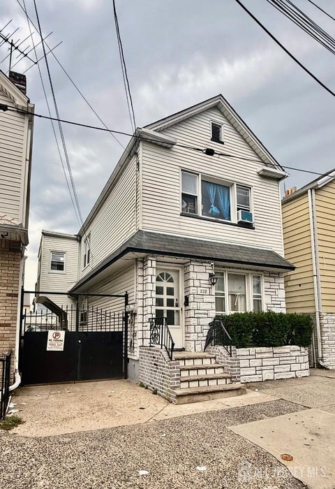 Multifamily For Sale - 228 Elm Street<br/> Essex County, Newark, NJ 07105