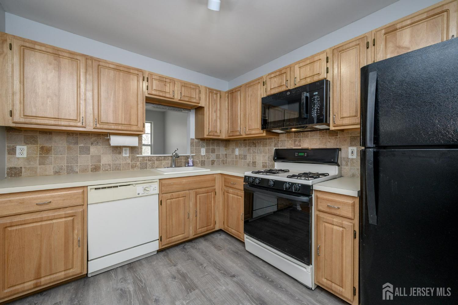 195 Barclay Court, Piscataway, New Jersey image 13